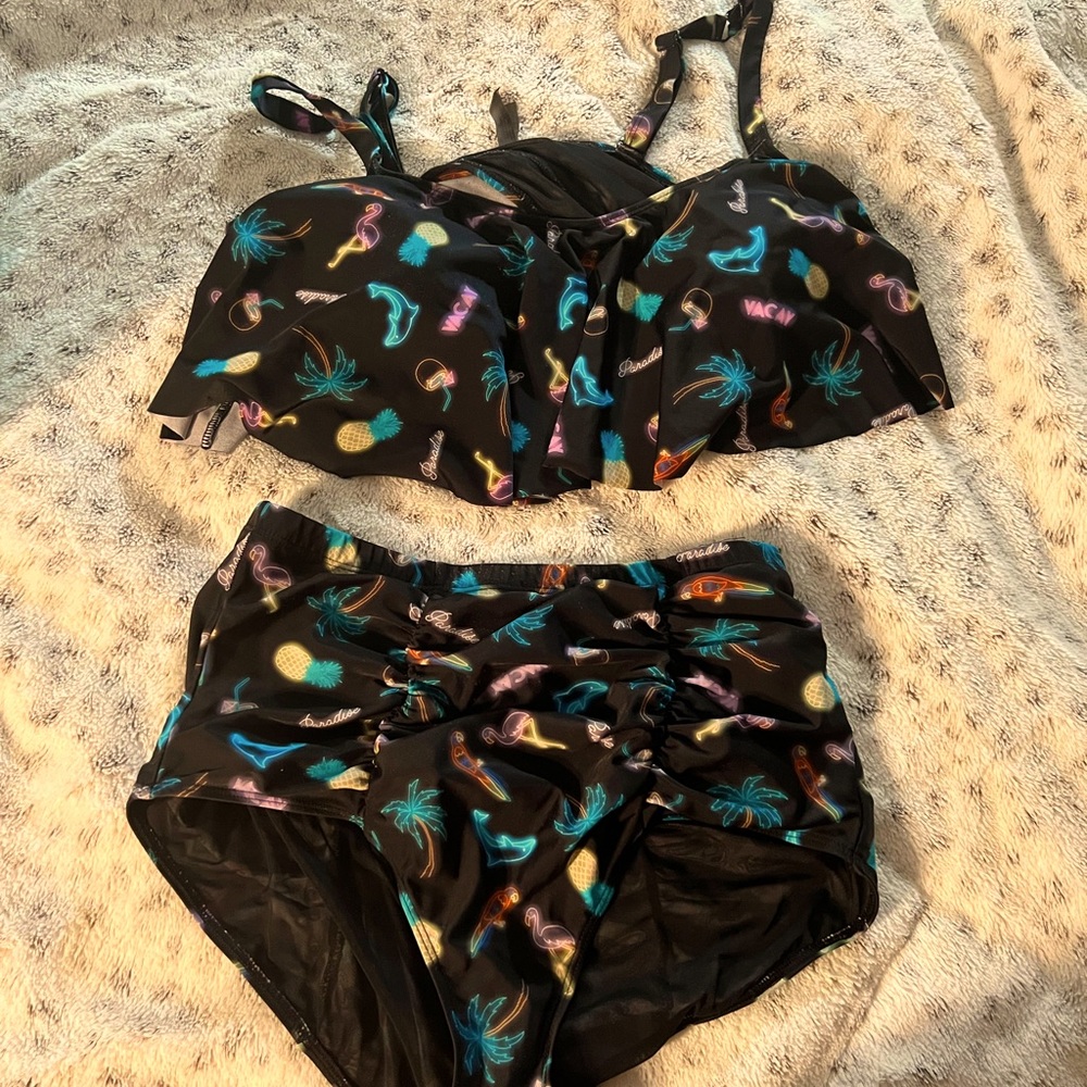 Torrid top size 2 bottoms size 1